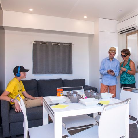 BUNGALOW 4 personnes - Cottage VIP TV Clim Plancha - 2 ch / 2 sdb - 4 pers.