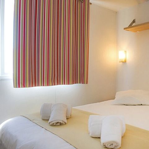 BUNGALOW 6 personnes -  Homair mobil homes au camping de la Méditerranée Classic XL | 2 Ch. | 4/6 Pers. | Terrasse surélevée | Clim.