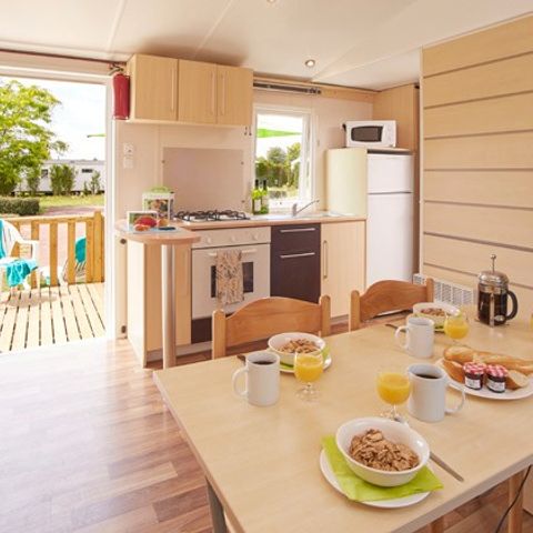 BUNGALOW 6 personnes -  Homair mobil homes au camping de la Méditerranée Classic XL | 2 Ch. | 4/6 Pers. | Terrasse surélevée | Clim.