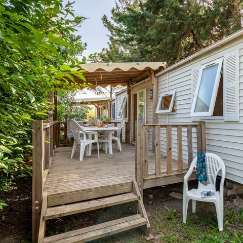 BUNGALOW 6 personnes - Homair mobil homes au camping de la Méditerranée Classic XL | 2 Ch. | 4/6 Pers. | Terrasse surélevée | Clim.