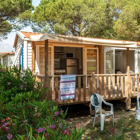 BUNGALOW 6 personnes - Homair mobil homes au camping de la Méditerranée l Comfort | 2 Ch. | 4/6 Pers. | Terrasse surélevée | Clim.