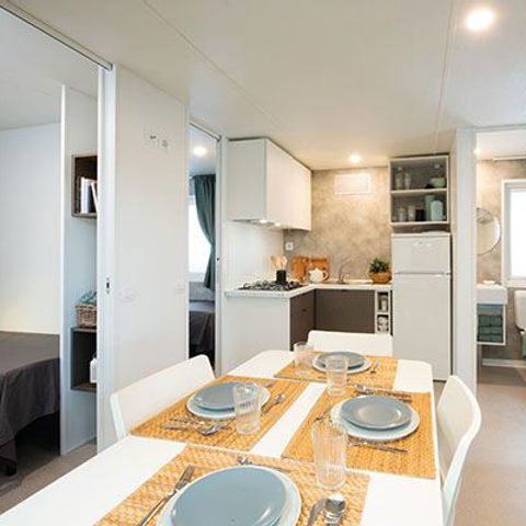 Mobilhome 6 personnes - Premium | 3 Ch. | 6 Pers. | Terrasse surélevée | 2 SDB | Clim.