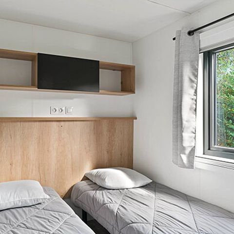 Mobilhome 4 personnes - Mobil-home | Premium | 2 Ch. | 4 Pers. | Terrasse surélevée | 2 SDB | Clim. | TV