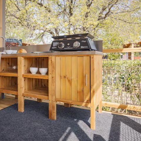 Mobilhome 8 personnes - Comfort | 4 Ch. | 8 Pers. | Terrasse surélevée | Cuisine extérieure | 2 SDB | Clim.
