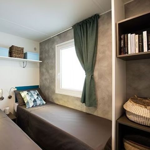 Mobilhome 8 personnes - Comfort | 4 Ch. | 8 Pers. | Terrasse surélevée | Cuisine extérieure | 2 SDB | Clim.
