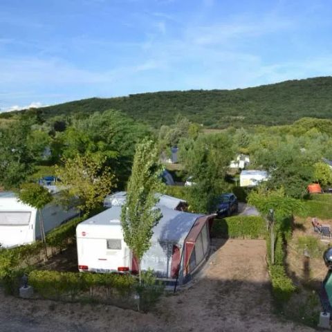 Emplacement - Forfait 2 personnes + 1 voiture + 1 tente ou 1 caravane 1 camping-car + électricité en option