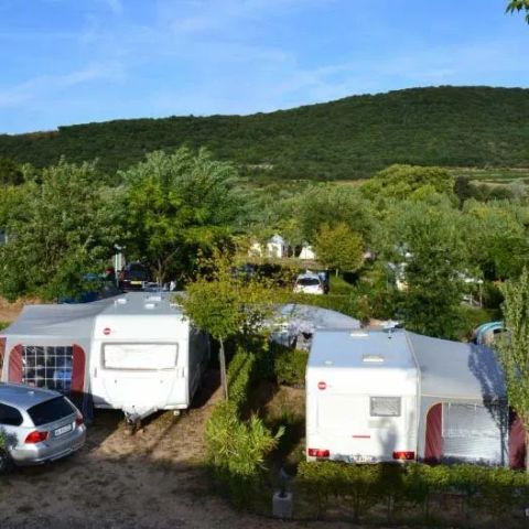 Emplacement - Forfait 2 personnes + 1 voiture + 1 tente ou 1 caravane 1 camping-car + électricité en option