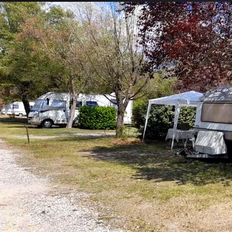 Emplacement - : voiture +tente/caravane ou camping car 2/6 pers avec électricité en option