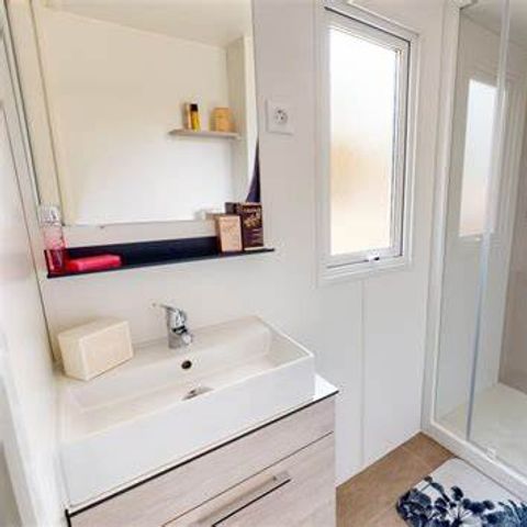 BUNGALOW 5 personnes - Home Flower Premium 26,5m² (2 chambres, 4 adultes max + 1 petit enfant) terrasse couverte 16m²