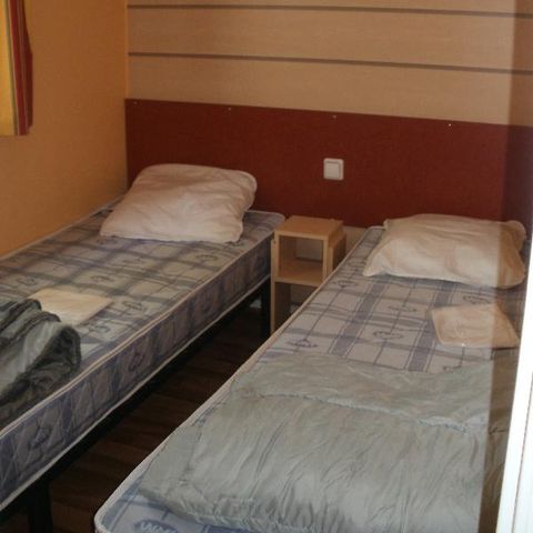 BUNGALOW 4 personnes - Confort 26m² (2 chambres) + terrasse couverte 10m²