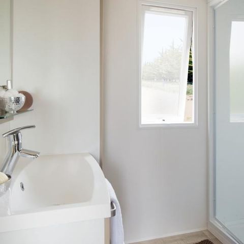 BUNGALOW 3 personnes - Mobilhome Classique 1 chambre + Terrasse - 2 personnes + 1 enfant -10 ans
