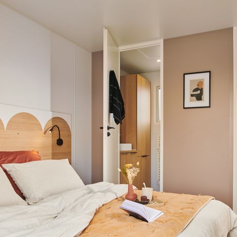 BUNGALOW 6 personnes - NEW // Cottage Premium 3 chambres - 2 salles de bain + 2 WC + Terrasse semi-couverte + Clim + TV