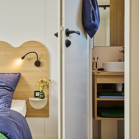 BUNGALOW 6 personnes - NEW // Cottage Premium 3 chambres - 2 salles de bain + 2 WC + Terrasse semi-couverte + Clim + TV