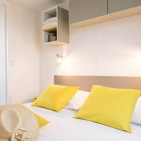 BUNGALOW 6 personnes - Premium Exclusive | 3 Ch. | 6 Pers. | Terrasse simple | Jacuzzi | 2 SDB | Clim. | TV