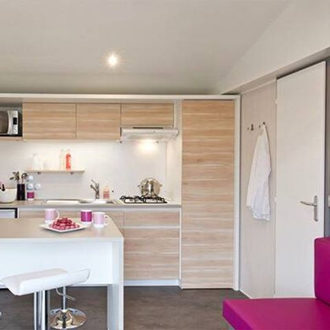 BUNGALOW 4 personnes - Mobil-home | Ultimate | 2 Ch. | 4 Pers. | Terrasse Lounge | Jacuzzi | 2 SDB | Clim. | TV