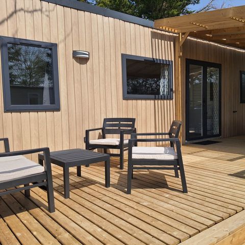 BUNGALOW 6 personnes - COTTAGE Premium 35m² 3 chambres + TV + Lave-vaisselle + climatisation + terrasse XL semi-couverte 1/6 pers