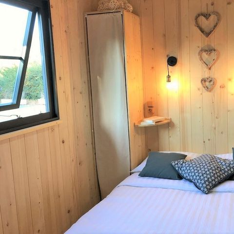 CHALET 5 personnes - Cottage premium (2022) bord de rivière, 2 chambres, terrasse couverte 5 pers