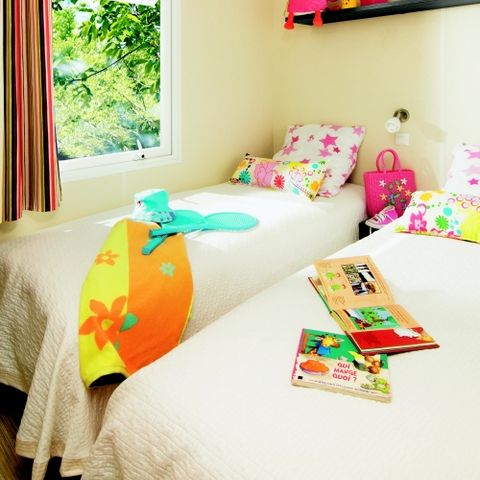 Mobilhome 4 personnes - MobilHome Le CHENE Dimanche ( 2 chambres)Grande terrasse+ TV