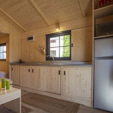 Mobilhome 5 personnes - cottage premium Dimanche (2022) bord de rivière, 2 chambres, terrasse couverte 5 pers