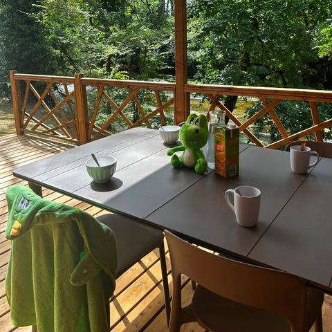 Mobilhome 4 personnes - Ecrin Vert Premium 32m² (2ch-4pers)+2SDB +terrasse semi-couverte 17m² + LV + CLI