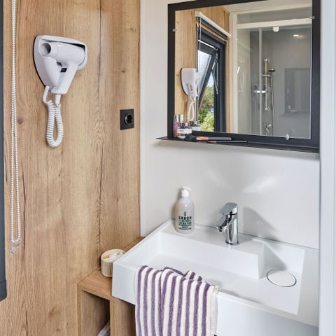 Mobilhome 4 personnes - Ecrin Vert Premium 32m² (2ch-4pers)+2SDB +terrasse semi-couverte 17m² + LV + CLI