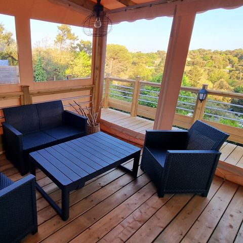 BUNGALOW 8 personnes - Premium 30-40m² - 3 chambres + TV + Terrasse couverte & draps jetables fournis