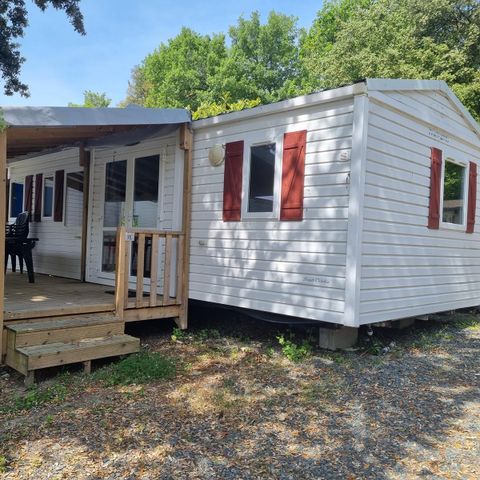 BUNGALOW 8 personnes - Standard 24-34m² - 3 chambres - terrasse couverte + TV