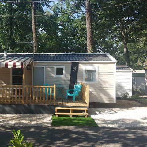 BUNGALOW 8 personnes - Confort 24-34m² - 3 chambres - terrasse couverte + TV