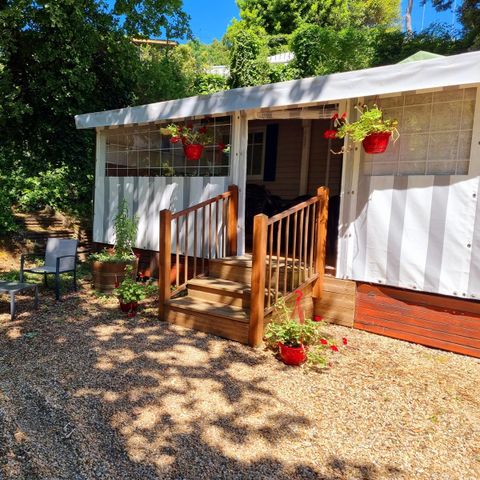 BUNGALOW 6 personnes - Premium 22-28m² - 2 chambres + TV + Terrasse couverte & draps jetables fournis