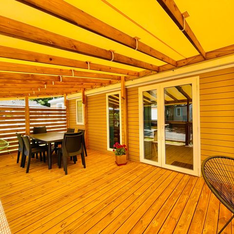 BUNGALOW 8 personnes - Premium 30-40m² - 3 chambres + TV + Terrasse couverte & draps jetables fournis*