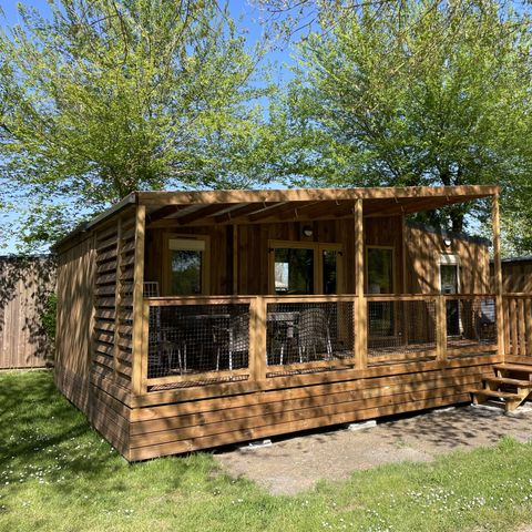 BUNGALOW 6 personnes - Premium 56 m² (3 chambres) dont terrasse semi-couverte fermée + Clim + TV + LV + Plancha