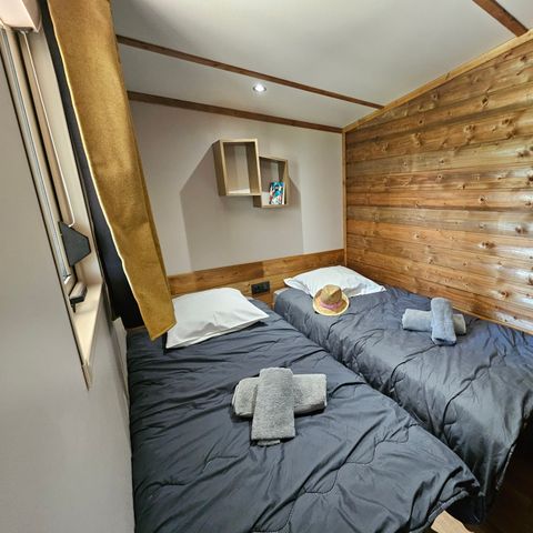 BUNGALOW 6 personnes - Premium 56 m² (3 chambres) dont terrasse semi-couverte fermée + Clim + TV + LV + Plancha