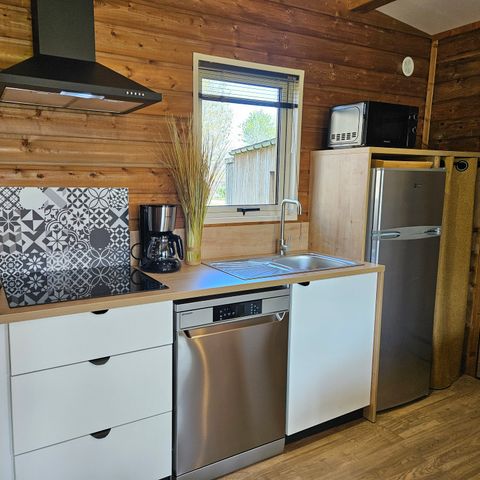 BUNGALOW 6 personnes - Premium 56 m² (3 chambres) dont terrasse semi-couverte fermée + Clim + TV + LV + Plancha