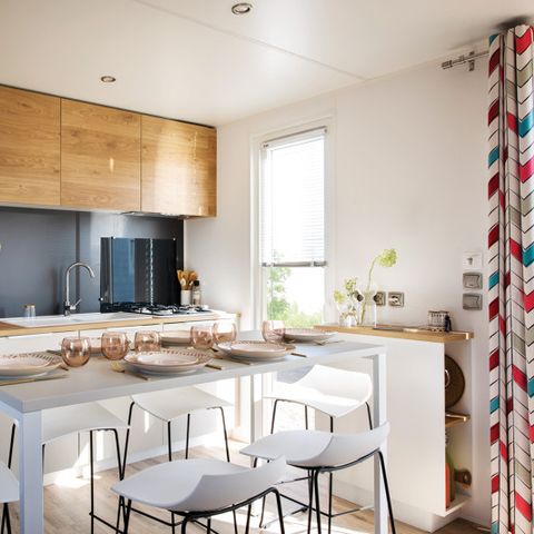 BUNGALOW 8 personnes - Mobil-home 32m² (3 chambres) + grande terrasse semi-couverte de 18m²