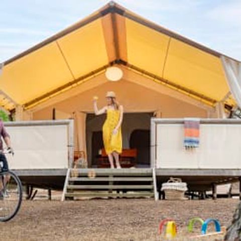 Tente en toile et en bois 4 personnes - Lodge 4p 2ch ***