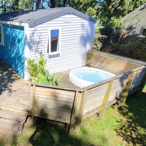 BUNGALOW 4 personnes - VIP - 29 m² - 2 chambres - Terrasse double + SPA (2 adultes maximum ou famille)