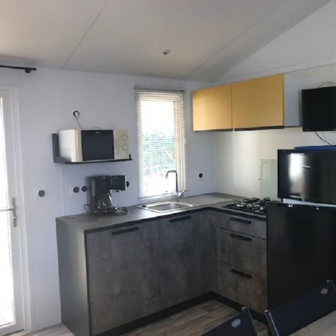 BUNGALOW 4 personnes - Mobil-home Confort VENUS 22m² - 2 chambres + terrasse semi couverte 9m²