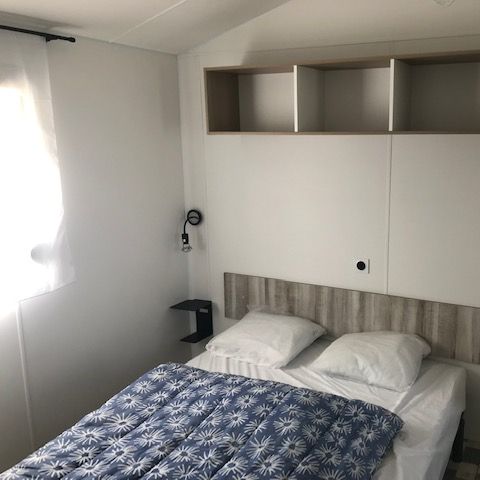 BUNGALOW 4 personnes - Mobil home Confort Nirvana 32m² - 2 chambres - 2 salles de bains + terrasse semi-couverte 15m²