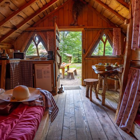 HÉBERGEMENT INSOLITE 4 personnes - Cabane Gretel (sanitaires communs)