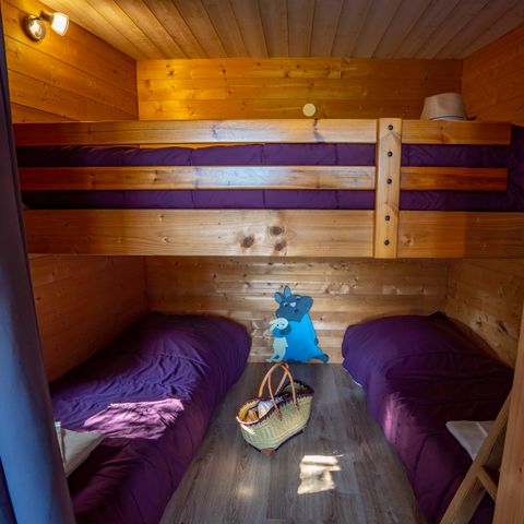 HÉBERGEMENT INSOLITE 4 personnes - Cabane suspendue Robin des Bois (sanitaires communs)