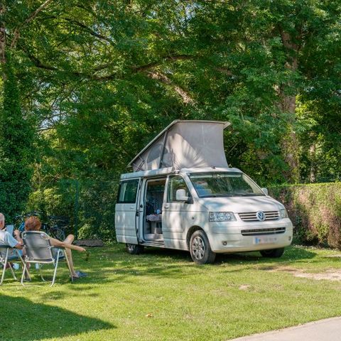 Emplacement - Forfait Confort (1 tente, caravane ou camping-car / 1 voiture / électricité 16A)