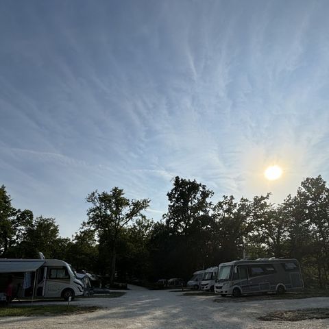 Emplacement - Confort camping-car/caravane - Eau - Électricité