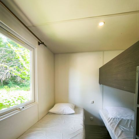 BUNGALOW 4 personnes - Confort 32m² - 2 chambres + terrasse + TV + Clim -