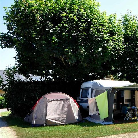 Emplacement - Forfait emplacement : voiture + tente / caravane ou camping-car