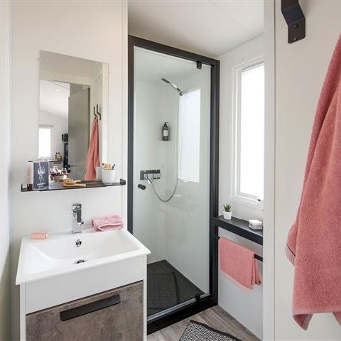 BUNGALOW 4 personnes - "BAHIA Confort +" 27m² - 2 chambres - Terrasse couverte - Lave vaisselle