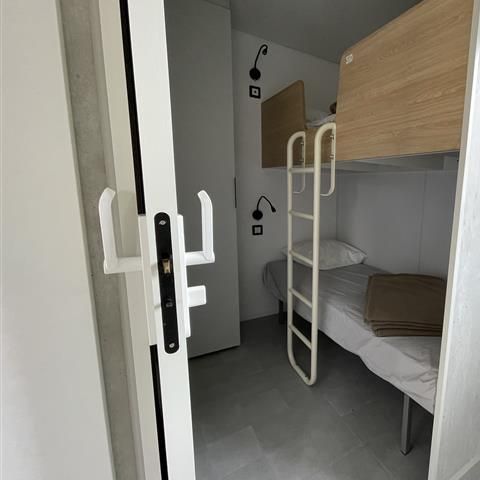 BUNGALOW 4 personnes - Mobilhome PMR - 2 chambres + terrasse couverte