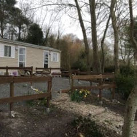 BUNGALOW 1 personne - 02-Mobil-Home Mitoyen Standard 17m2 (1ch - 1 pers.) + TV + Clim - prix pour 2 personnes