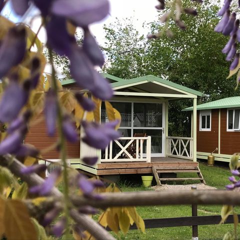 CHALET 2 personnes - 06-Chalet Confort 24m2 (2ch - 1/5 pers.) + Terasse couverte + TV + Clim - prix pour 2 personnes