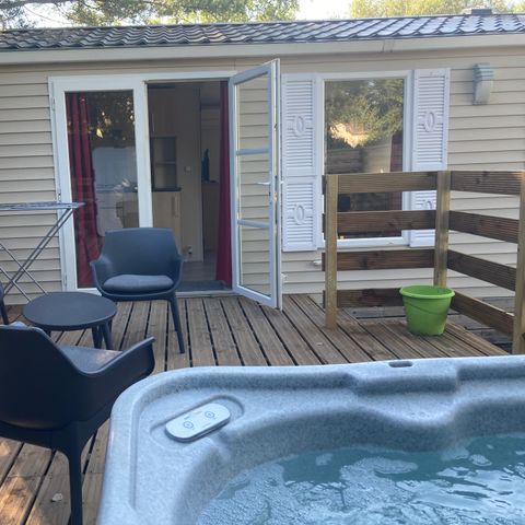 BUNGALOW 2 personnes - 12-Bungalow du Parc 32m2 (2ch - 2/6pers.) + Jaccuzzi + Lits faits + serviette + boissons + TV + Clim - prix pour 2 personnes
