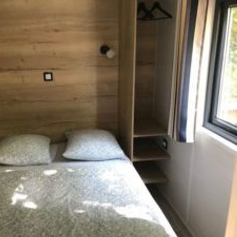 HÉBERGEMENT INSOLITE 2 personnes - 16-Tiny House 17m2 (2ch - 1/4 pers.) + Jaccuzzi + Lits faits + serviette + kit boisson + TV + clim - prix pour 2 personnes